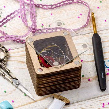 Thread Catcher Square &ndash; &ldquo;Clear Lid&rdquo; FLZB(N)-006