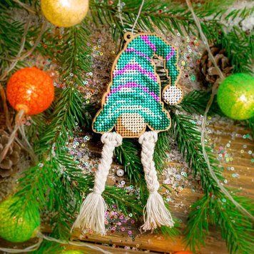 Wooden Bead Embroidery Kit &ndash; &ldquo;Christmas Ornament &ndash; Gnome in Turquoise Hat&rdquo; FLK-496