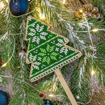 Wooden Bead Embroidery Kit &ndash; &ldquo;Christmas Ornament &ndash; Tree&rdquo; FLK-134