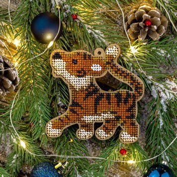 Wooden Bead Embroidery Kit &ndash; &ldquo;Christmas Ornament &ndash; Little Tiger Cub&rdquo; FLK-403