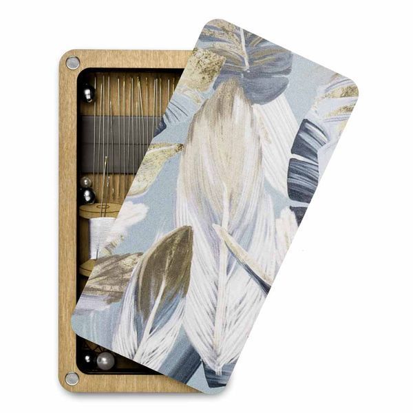 Magnetic Needle Case Large &ndash; &ldquo;Feathers&rdquo; FLZB(N)-131