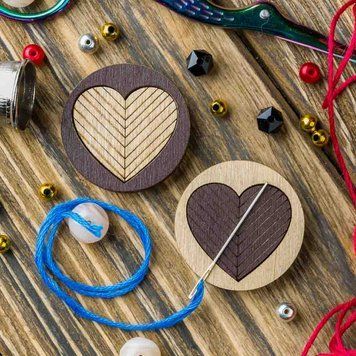 Needle Minder &ndash; &ldquo;Wooden, Double-Sided&rdquo; FLMH-015(W)