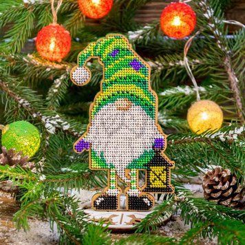 Wooden Bead Embroidery Kit &ndash; &ldquo;Christmas Ornament &ndash; Festive Gnome&rdquo; FLK-500