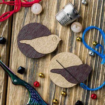 Needle Minder &ndash; &ldquo;Wooden, Double-Sided&rdquo; FLMH-032(W)