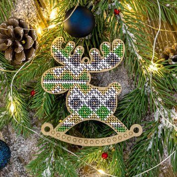 Wooden Bead Embroidery Kit &ndash; &ldquo;Christmas Ornament &ndash; Moose In Grey&rdquo; FLK-225