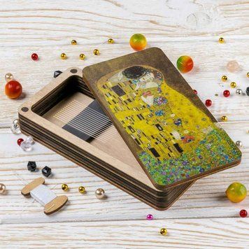 Magnetic Needle Case Large &ndash; &ldquo;The Kiss&rdquo; FLZB(N)-136
