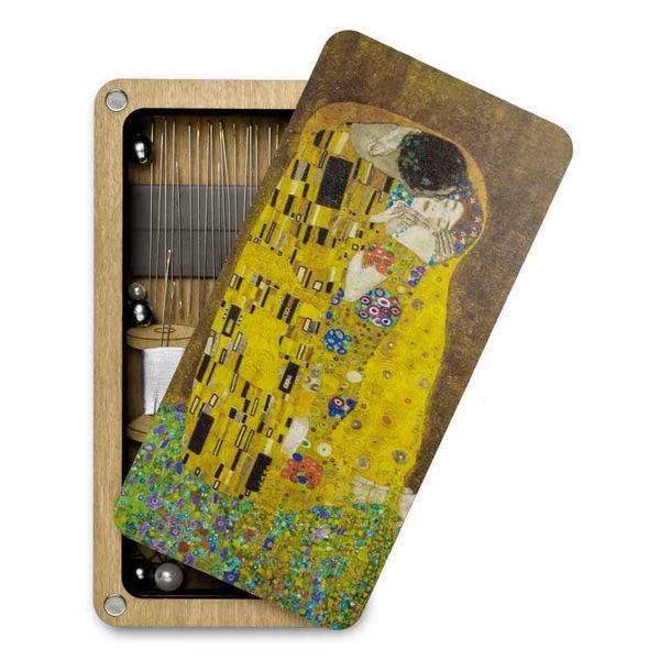 Magnetic Needle Case Large &ndash; &ldquo;The Kiss&rdquo; FLZB(N)-136