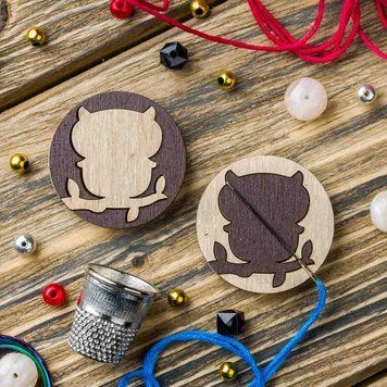 Needle Minder &ndash; &ldquo;Wooden, Double-Sided&rdquo; FLMH-019(W)