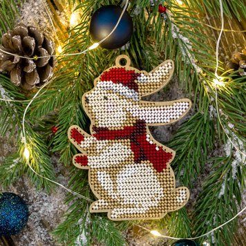 Wooden Bead Embroidery Kit &ndash; &ldquo;Christmas Ornament &ndash; Bunny&rdquo; FLK-236