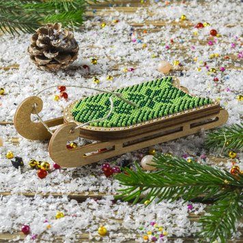 Wooden Bead Embroidery Kit &ndash; &ldquo;Sled Ornament &ndash; Bright Green Pattern&rdquo; FLK-467