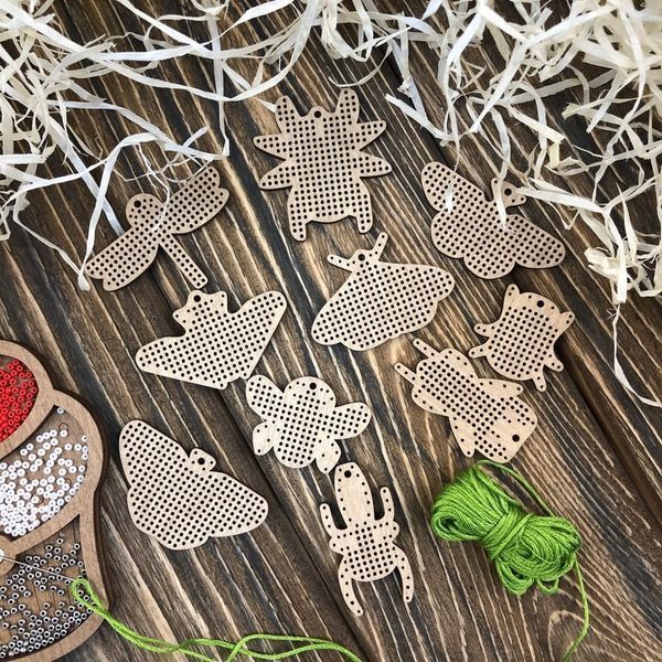 Wooden Embroidery Blanks Set &ndash; &ldquo;Insects&rdquo; FLSW-012