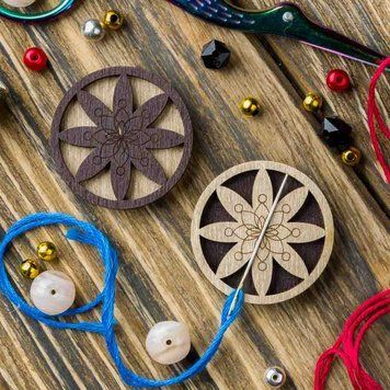 Needle Minder &ndash; &ldquo;Wooden, Double-Sided&rdquo; FLMH-034(W)