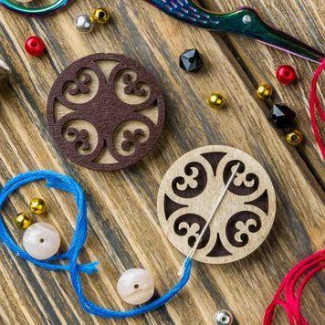 Needle Minder &ndash; &ldquo;Wooden, Double-Sided&rdquo; FLMH-036(W)