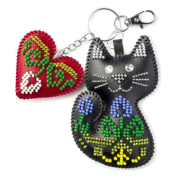 Faux Leather Bead Embroidery Kit &ndash; &ldquo;Bag Charm Cat Hugs&rdquo; FLBB-181