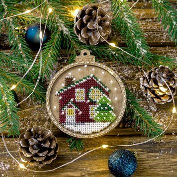 Wooden Bead Embroidery Kit &ndash; &ldquo;Christmas Ornament &ndash; Festive House&rdquo; FLK-369
