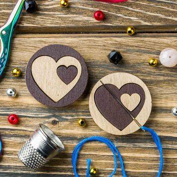 Needle Minder &ndash; &ldquo;Wooden, Double-Sided&rdquo; FLMH-020(W)