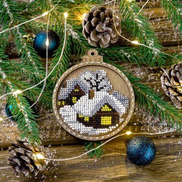 Wooden Bead Embroidery Kit &ndash; &ldquo;Christmas Ornament &ndash; Winter Night&rdquo; FLK-370