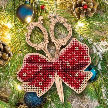 Wooden Bead Embroidery Kit &ndash; &ldquo;Christmas Ornament &ndash; Scissors With Bow&rdquo; FLK-514