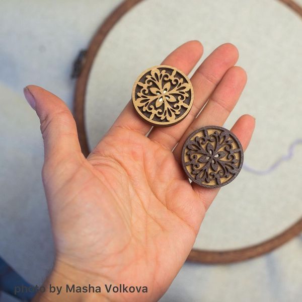 Needle Minder &ndash; &ldquo;Wooden, Double-Sided&rdquo; FLMH-037(W)